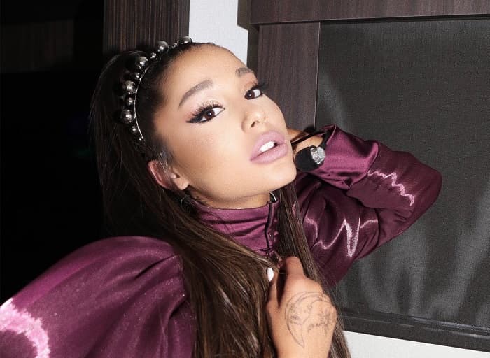 Ariana Grande recibe “limonazo” en pleno concierto