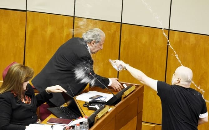 Kalé ningunea a Payo y lo trata de “payasito de medio pelo”