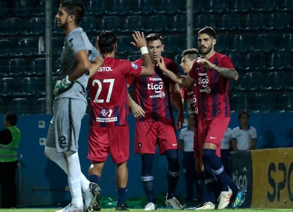 Además de Larrivey, otros dos están para irse de Cerro