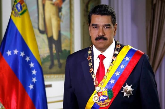 Maduro llama a la movilización y asegura tener apoyo de jefes militares