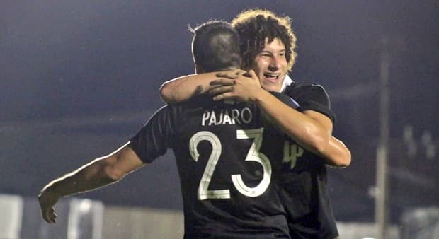 Libertad triunfa de visita ante General Díaz