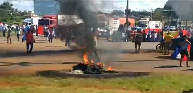 Cierre de ruta y protesta frente al Congreso a favor de Payo