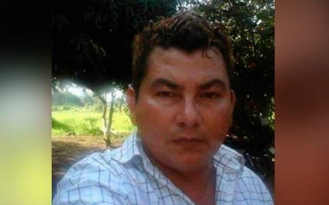 Hombre muere por descarga eléctrica mientras manipulaba su celular