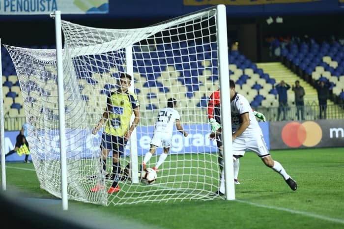 Olimpia pasa a octavos tras empatar en Chile