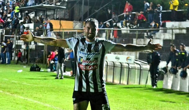 Santaní vence en duelo de “santos”