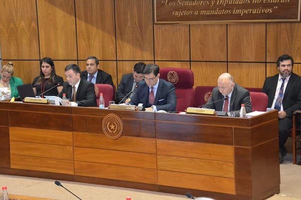 Senadores debaten proyectos para eliminar listas sábana