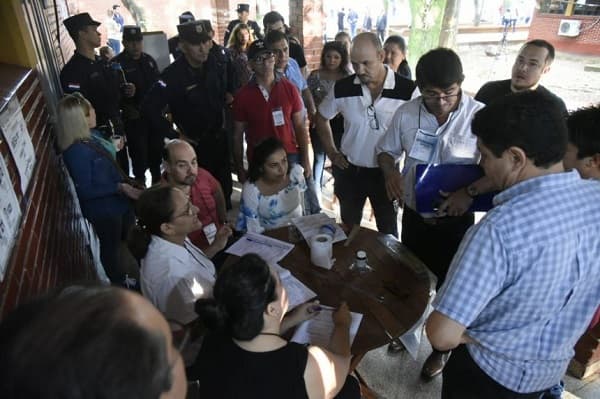 Inician votaciones en CDE y se registran incidentes