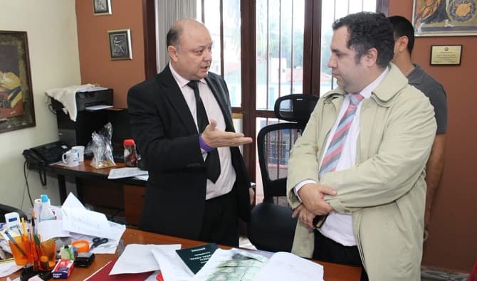 Suspenden a fiscal imputado por pedido de coima