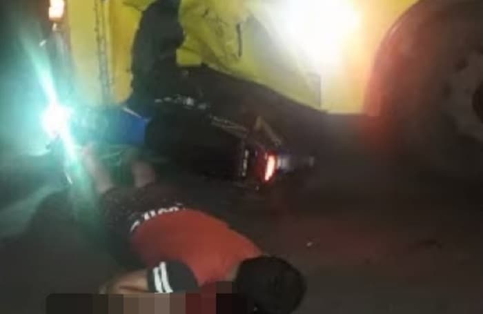 Motochorros chocan contra bus en huida