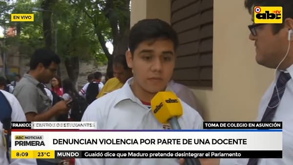 Estudiantes denuncian maltrato docente y toman colegio