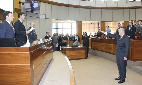 Arnaldo Franco jura en reemplazo de Víctor Bogado