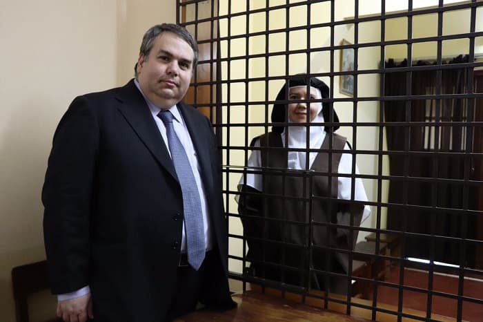 Diplomático se enteró de su destitución mediante página de Presidencia