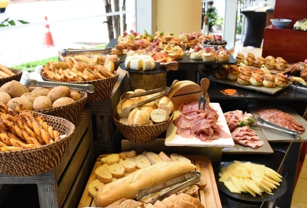 Ofrecen menú exclusivo y show a las madres en su día