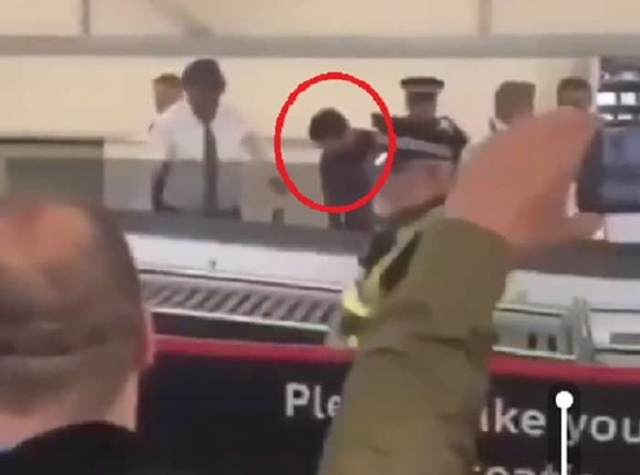 Escrachan a Messi en el aeropuerto luego de humillante derrota