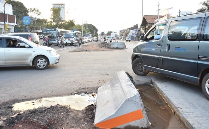Obras inconclusas del metrobús son un peligro, aseguran