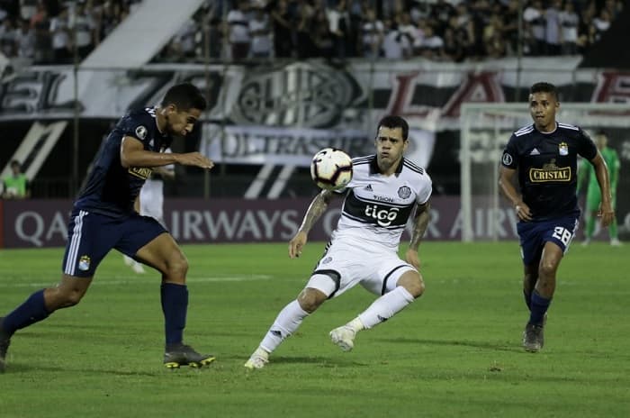 Olimpia cae ante Sporting Cristal pero clasifica a octavos de final