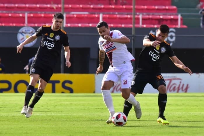 Olimpia empata con River Plate y mantiene su invicto