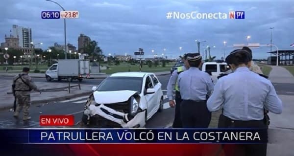 Tres policías heridos en choque de patrullera