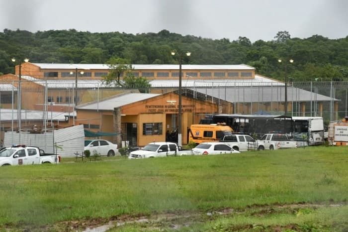 Recluso se fuga de Emboscada con ayuda, según director