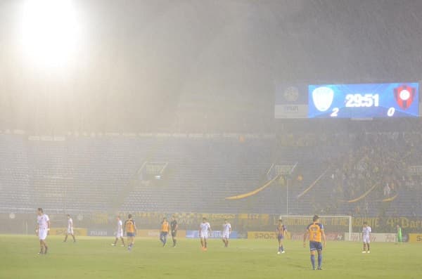 Lluvia obliga a suspender el duelo en el Defensores