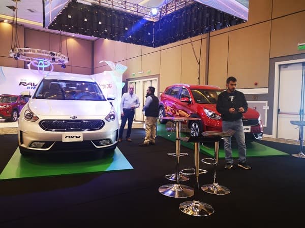 Exhiben vehículos eléctricos y sus ventajas