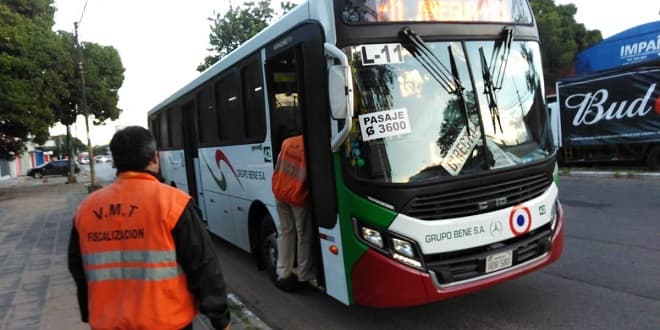 Choferes tienen obligación de dar vuelto, afirma viceministro