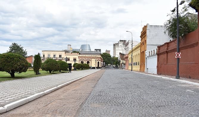 Buscan revalorizar adoquinados en circuitos históricos de la capital