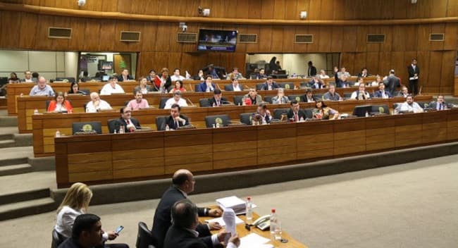 Aprueban proyecto que defiende a deudores de “Informconf”