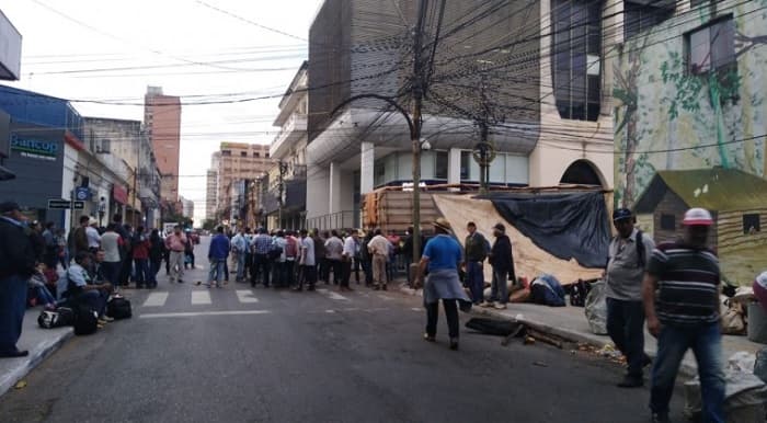 Campesinos e indígenas llegan a la capital denunciando incumplimiento del Estado