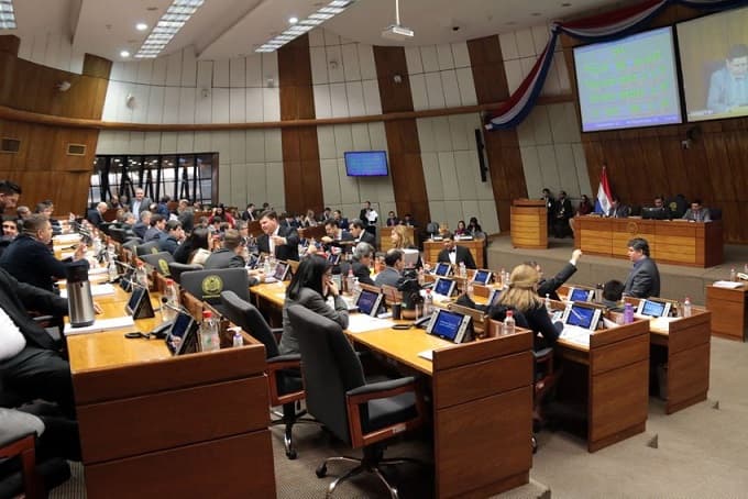 Sancionan ley de salario mínimo para domésticas