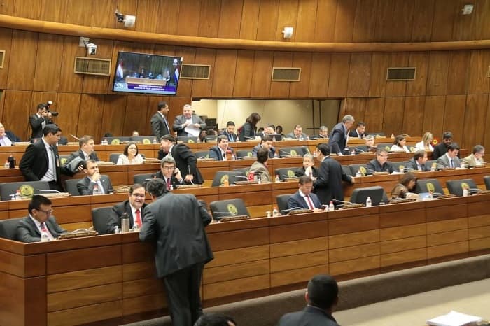 Rechazan proyecto para rebajar cuotas de instituciones privadas