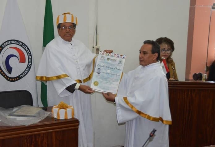 Senadora se indigna al enterarse del “doctorado” de Hugo Javier