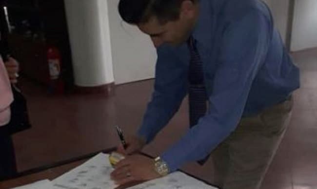 Juntan firmas para eliminar jubilación parlamentaria