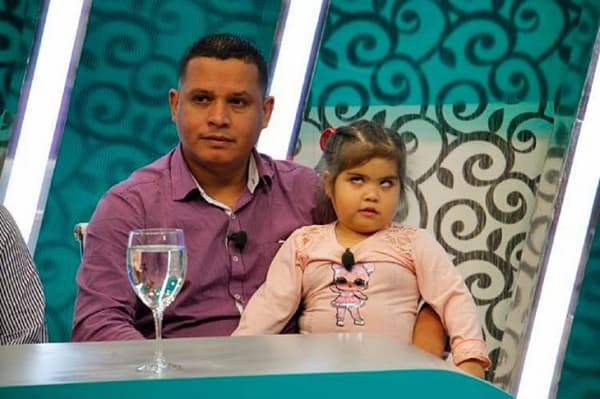 Solicitan ayuda para costear tratamiento de una niña en China