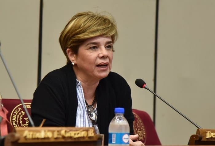 Desirée dice que Abdo Benítez responde al poder económico