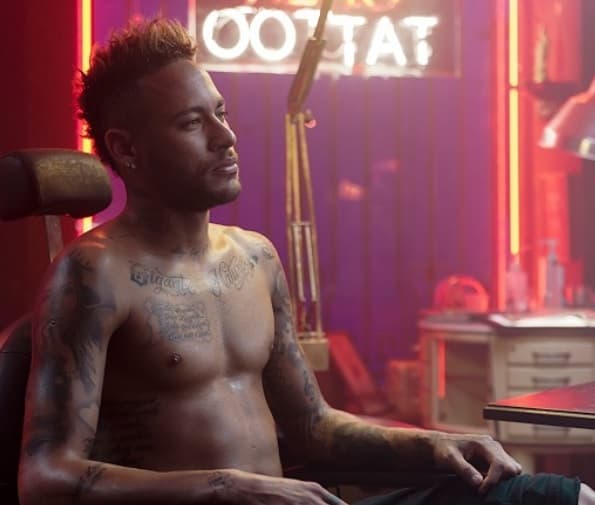 Denunciado por violación, Neymar expone mensajes íntimos