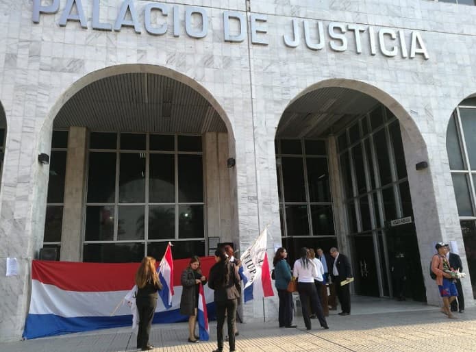 Trabajan solo seis horas y ahora se niegan a arrancar a las 9:00