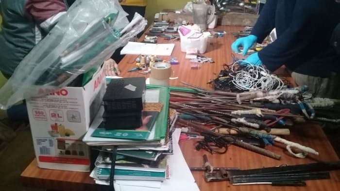 Cárcel de San Pedro: Incautan más de 100 armas en requisa