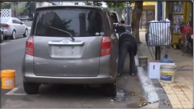 Dejó llaves a cuidacoches y ahora denuncia robo