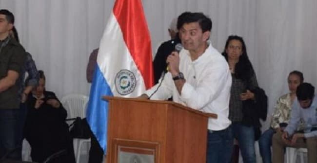 Ovelar actúa con prepotencia en acto oficial