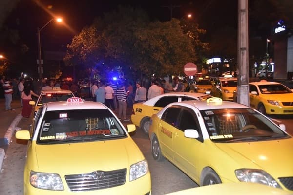 Conductora de Uber denuncia nueva agresión de parte de taxistas