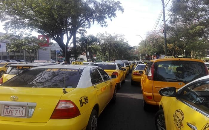 Taxistas anuncian movilizaciones a nivel país este martes