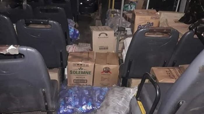 Interceptan otro colectivo repleto de mercaderías de contrabando