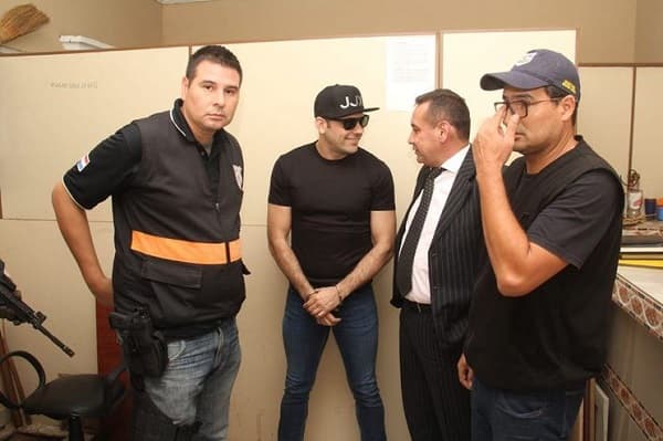 Cucho ofrece casi USD 1 millón para irse a su casa