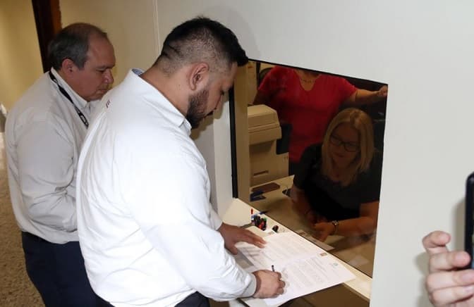 Defensor presenta amparo para resguardar a MUV y Uber