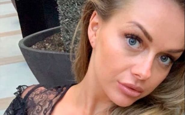 Echan de avión a joven que no tenía ropa interior