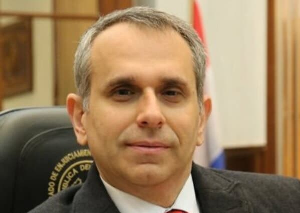 Joven que denunció a Kriskovich por acoso se refugia en Uruguay