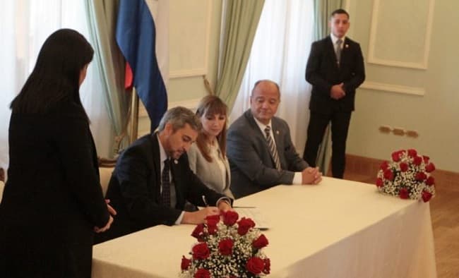 Presidente promulga ley que ayudará a jóvenes estudiantes que trabajan