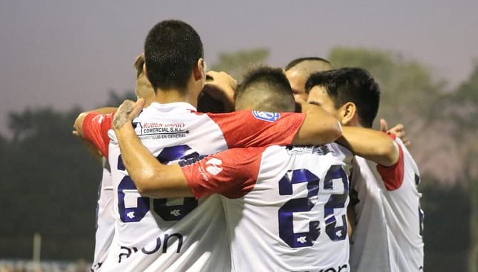 Nacional golea y clasifica en Copa Paraguay