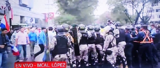 Ministro asegura que policía despejará avenidas de taxistas